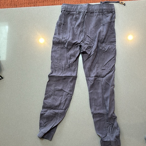 10 XS gray lightweight jogger - Picture 2 of 3
